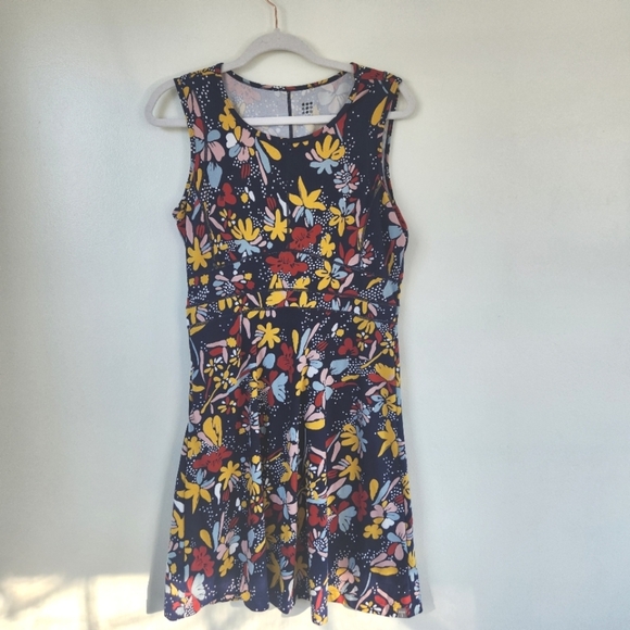 Title Nine Dream Dress Flora Size Medium - Picture 3 of 10